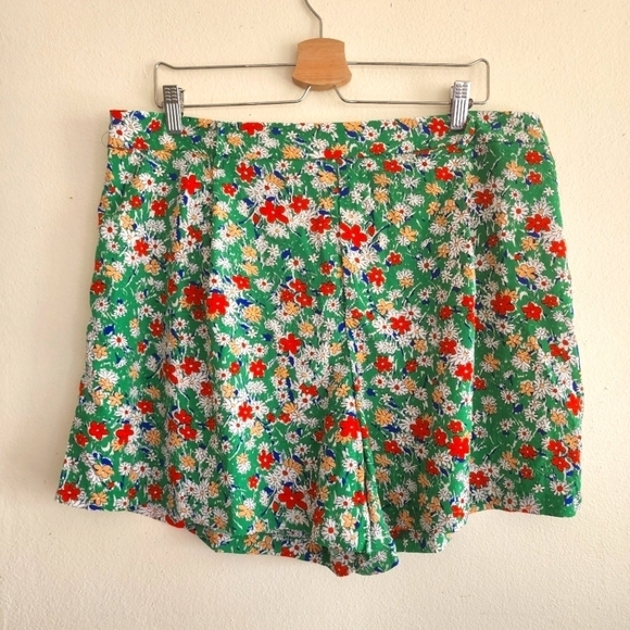 SHEIN Plus Floral Green Shorts 1X - Picture 1 of 8